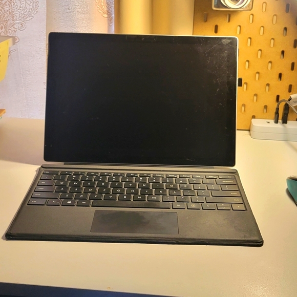 Surface Pro 6 w/ keyboard pen charger